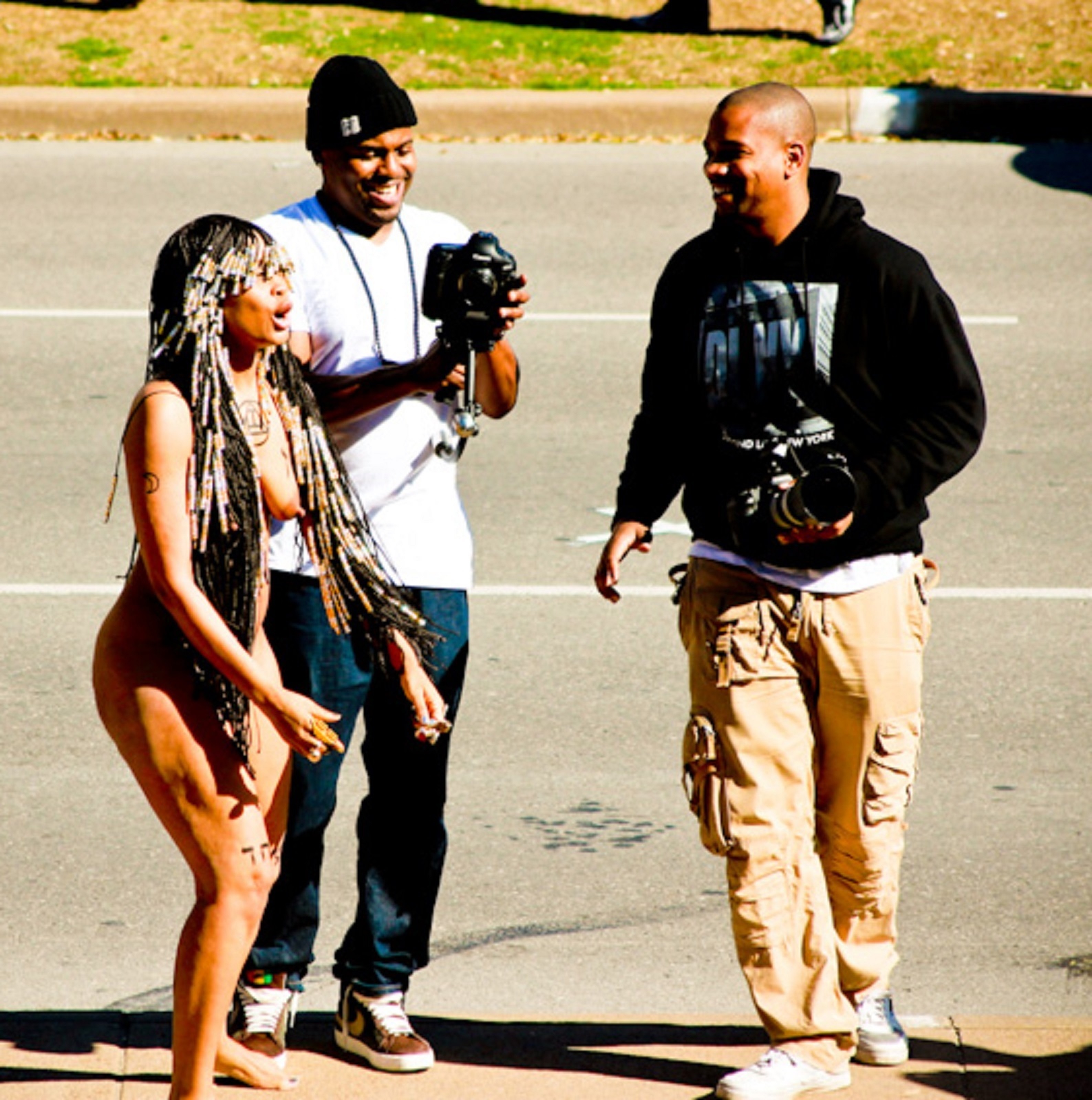Erykah Badu nipple slip  Window Seat - ShesFreaky