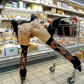 SHOPPING NUDE & FLASHING