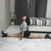 Curvy Virgin Schoolgirl Spreads Wide in Boots