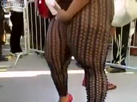 Sexy thick chick at summer jam in nyc 2010