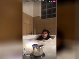 Makethatmoneyrainnn tub