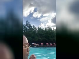 Cobain pool tits
