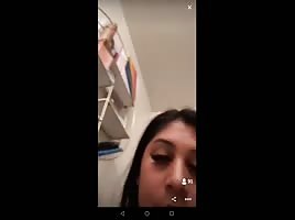 Pawg babe show us all on periscope 