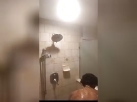 Scope shower tits 