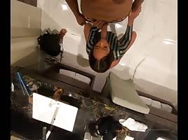 Let's go to the bathroom 