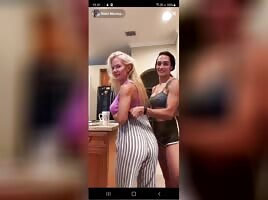 MILF mom mooning for daughter's stream