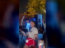 Janelle Monae flashes dem big tiddies