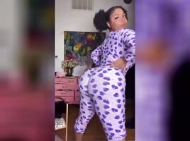 Thick 💜 Cutie